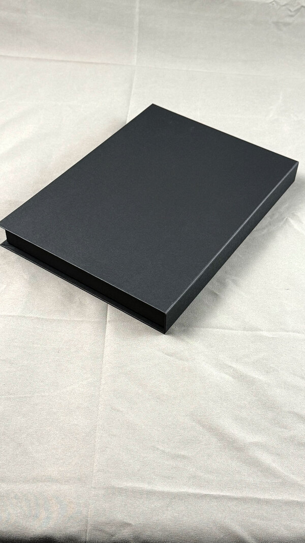 現在製品化に向けて進行中！A4サイズの書類が入るブック式貼り箱！