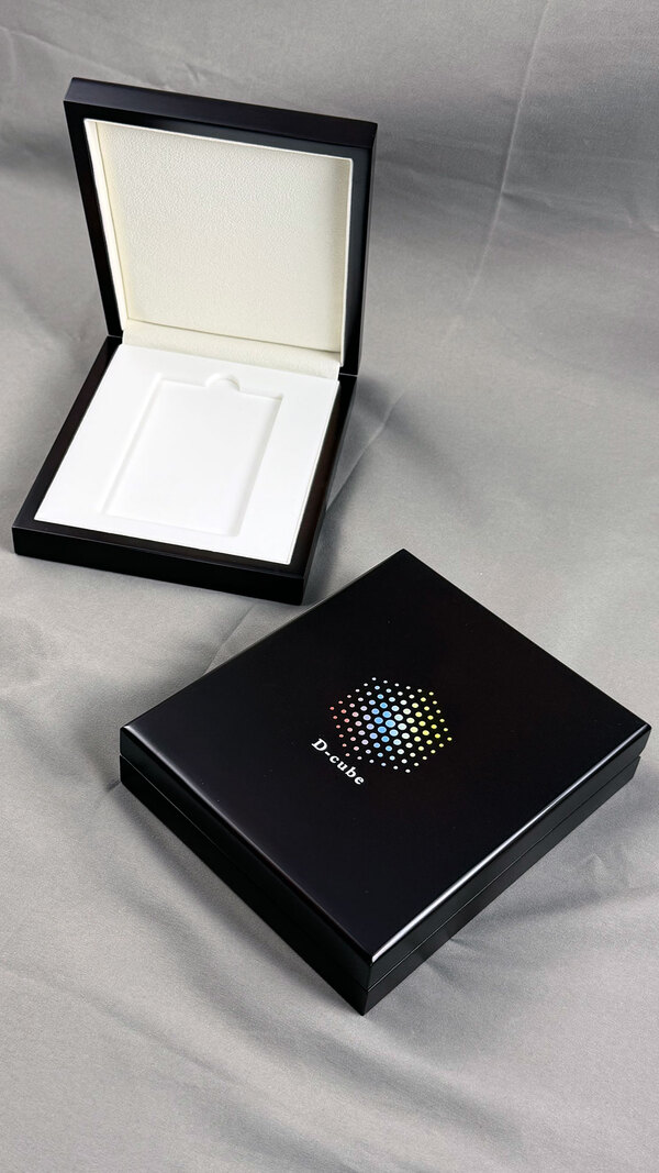 マルチに利用可能なマットな塗木の高級木箱1個から購入可能！