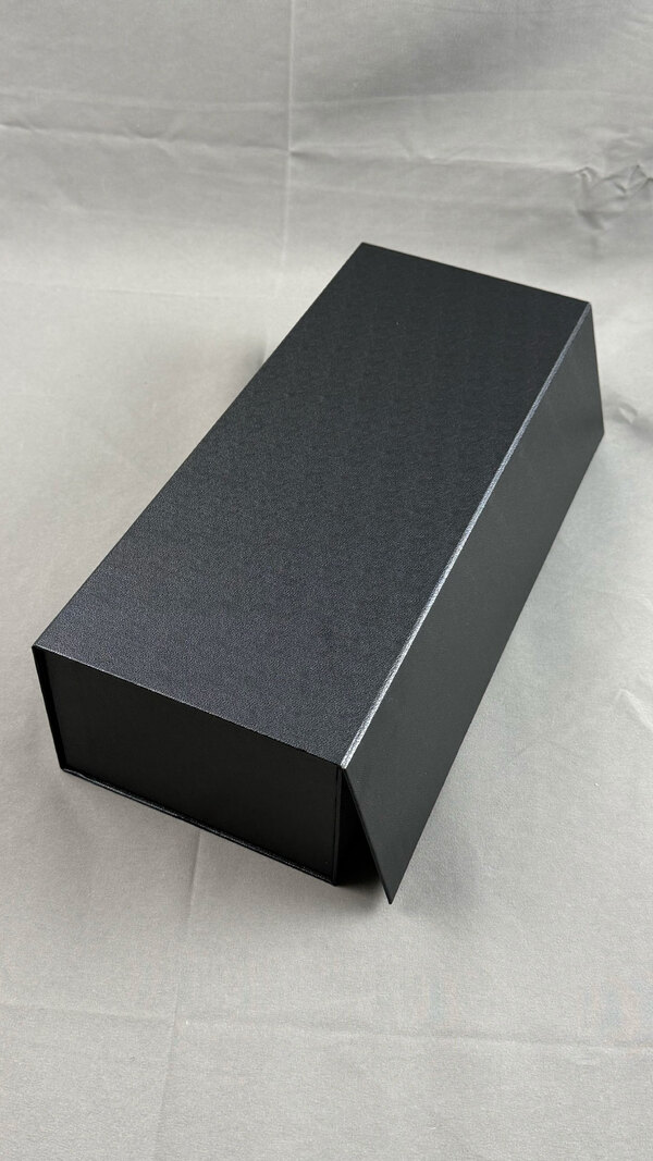 セミオーダー既成サイズの酒箱が登場！マグネットブック式で蓋裏のフルカラー印刷が可能に！