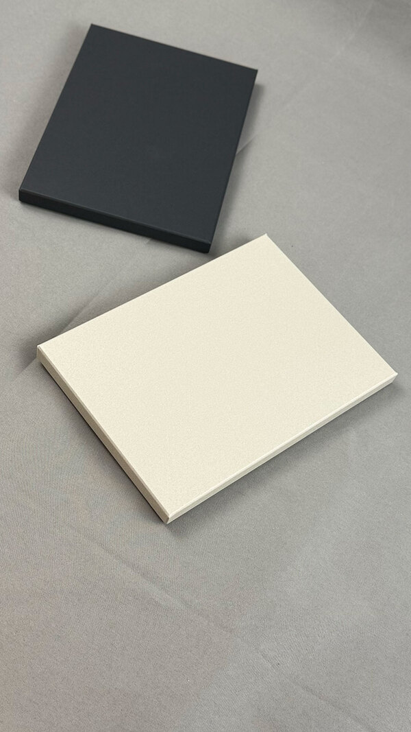 オリジナルの貼り箱を制作オーダーメイドも良いですが新商品！この既成の箱もなかなか良いですよ！